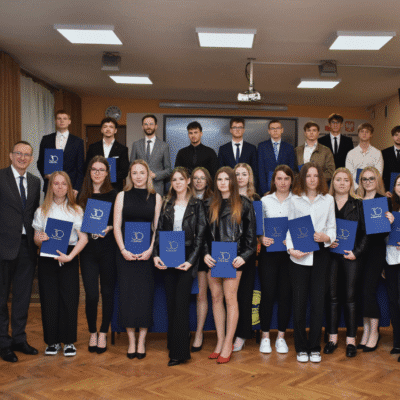 Certyfikaty WSZiB dla uczniów ZSE nr 2 w Krakowie